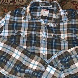 2/10!!! Perfect condition Levi’s flannel!